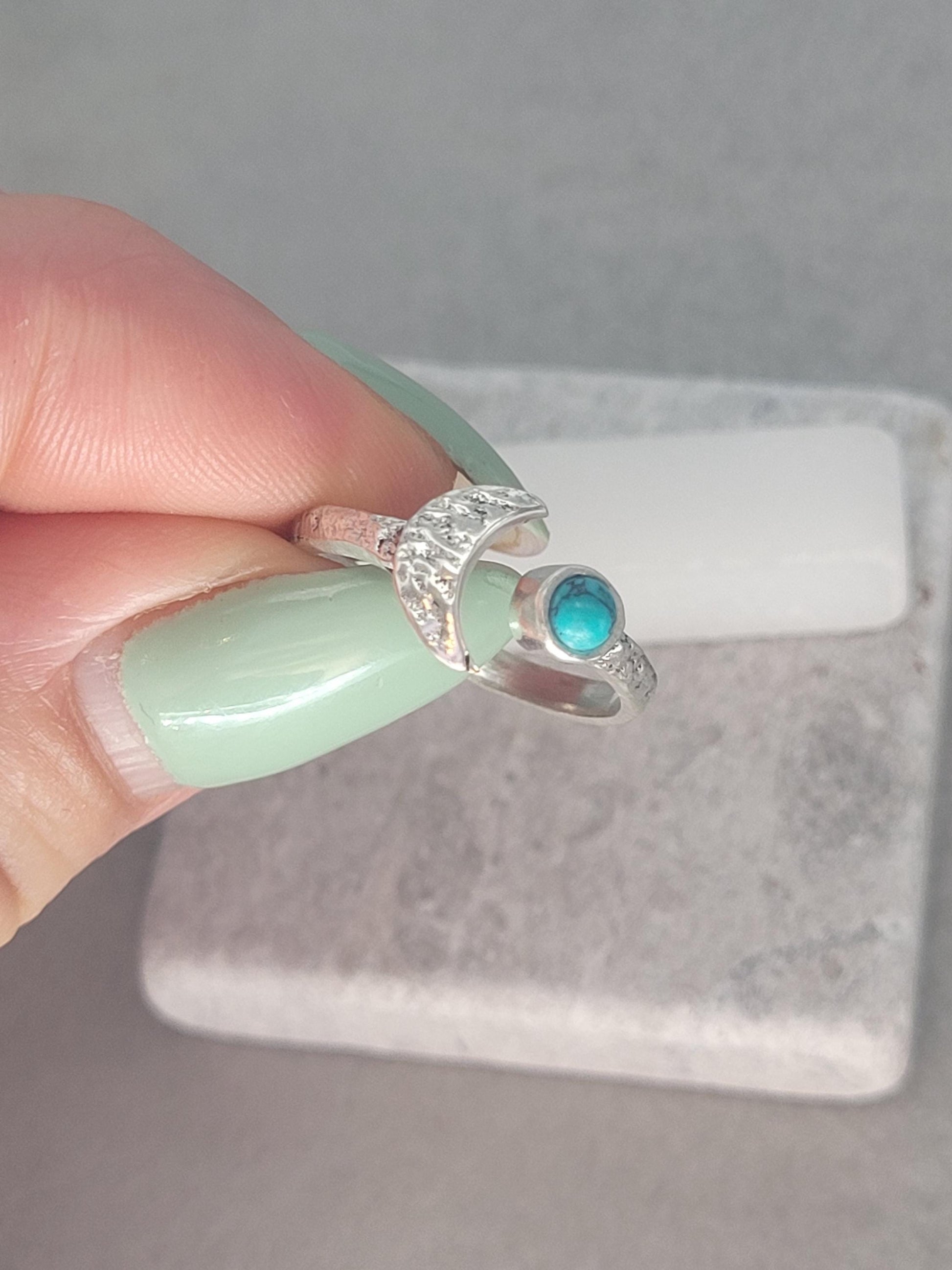 Hammered silver ring / Moon ring / Simple / Simplicity / Minimal / Gift / Elegant / Stackable rings / Hammered / Silver / Cute