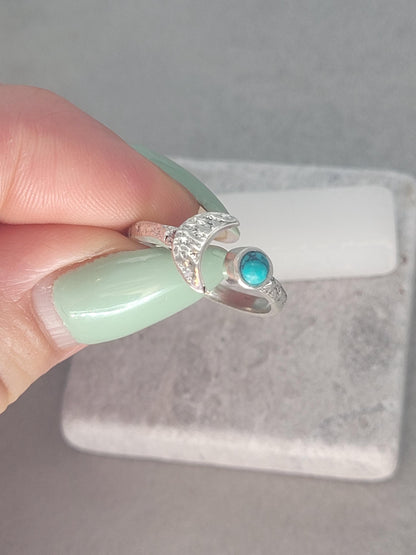 Hammered silver ring / Moon ring / Simple / Simplicity / Minimal / Gift / Elegant / Stackable rings / Hammered / Silver / Cute