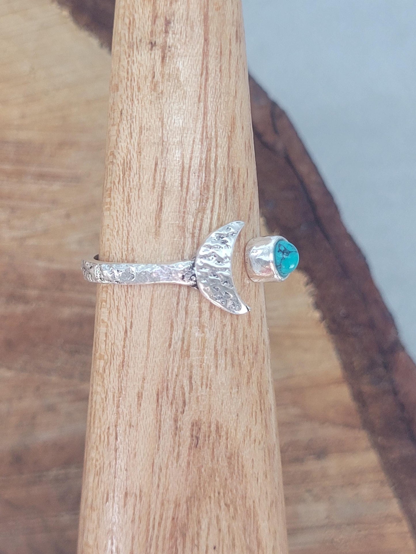 Hammered silver ring / Moon ring / Simple / Simplicity / Minimal / Gift / Elegant / Stackable rings / Hammered / Silver / Cute