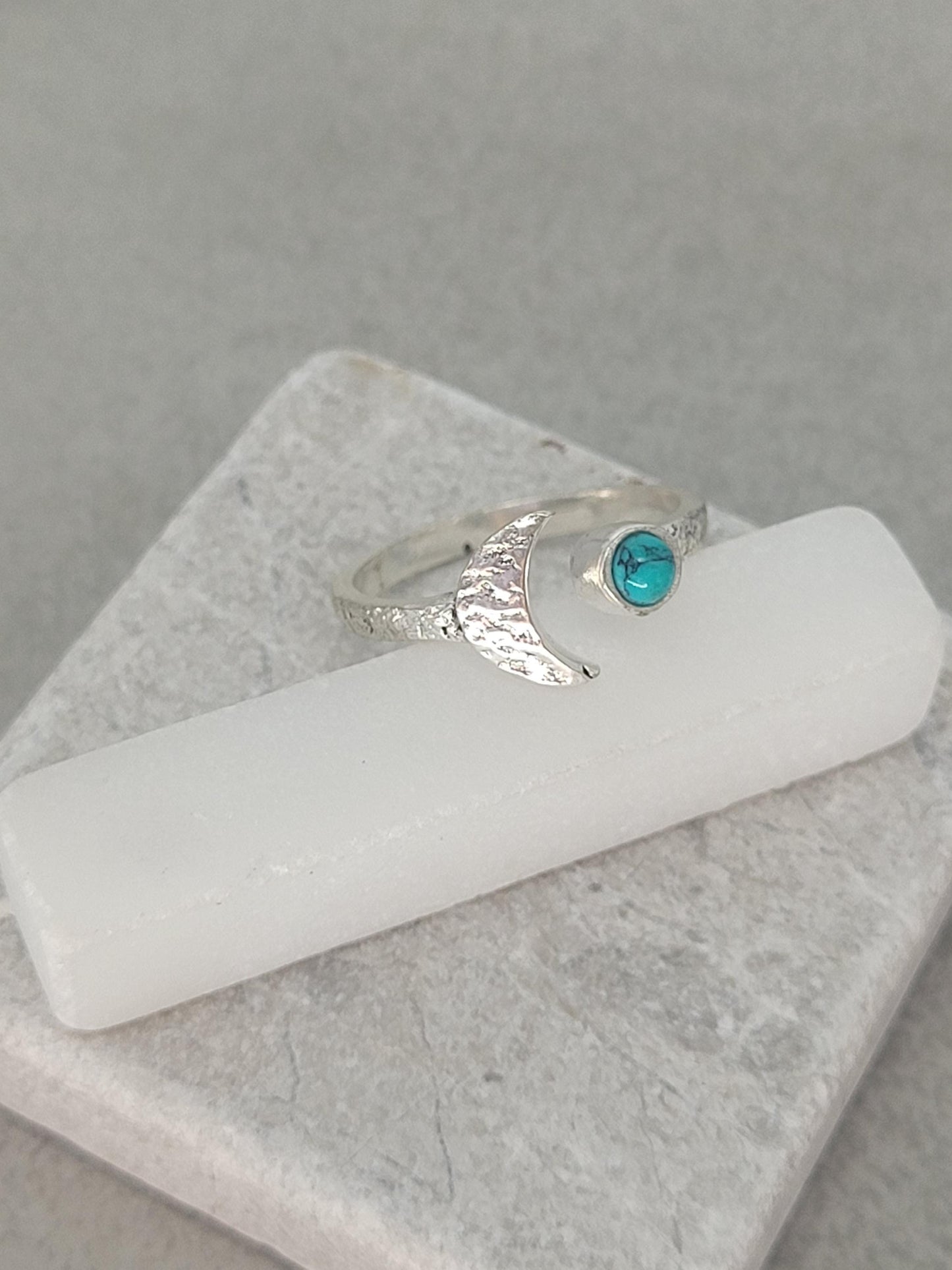 Hammered silver ring / Moon ring / Simple / Simplicity / Minimal / Gift / Elegant / Stackable rings / Hammered / Silver / Cute