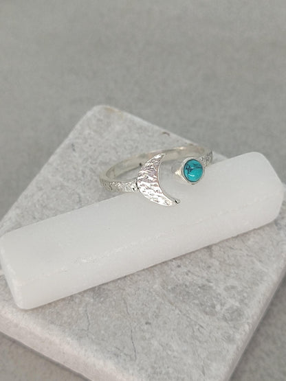 Hammered silver ring / Moon ring / Simple / Simplicity / Minimal / Gift / Elegant / Stackable rings / Hammered / Silver / Cute
