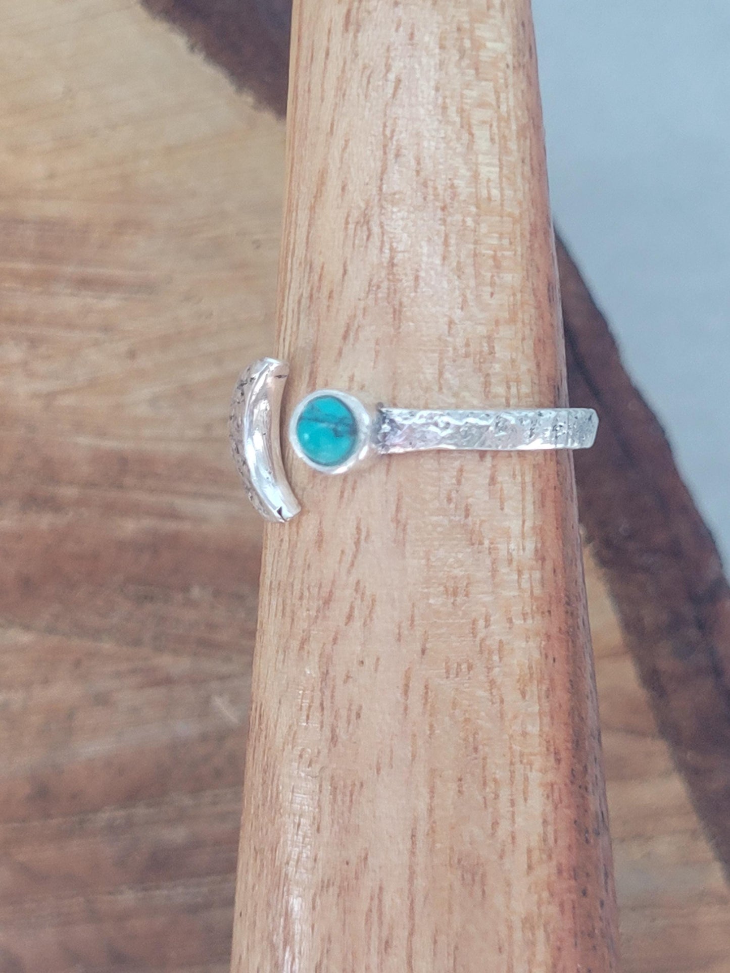 Hammered silver ring / Moon ring / Simple / Simplicity / Minimal / Gift / Elegant / Stackable rings / Hammered / Silver / Cute