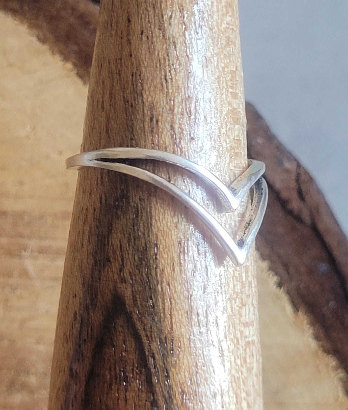 Simple silver ring / Classic ring / Gift / Timeless / Minimal / Minimalist / Pretty / Everyday wear / Point ring / Thumb ring
