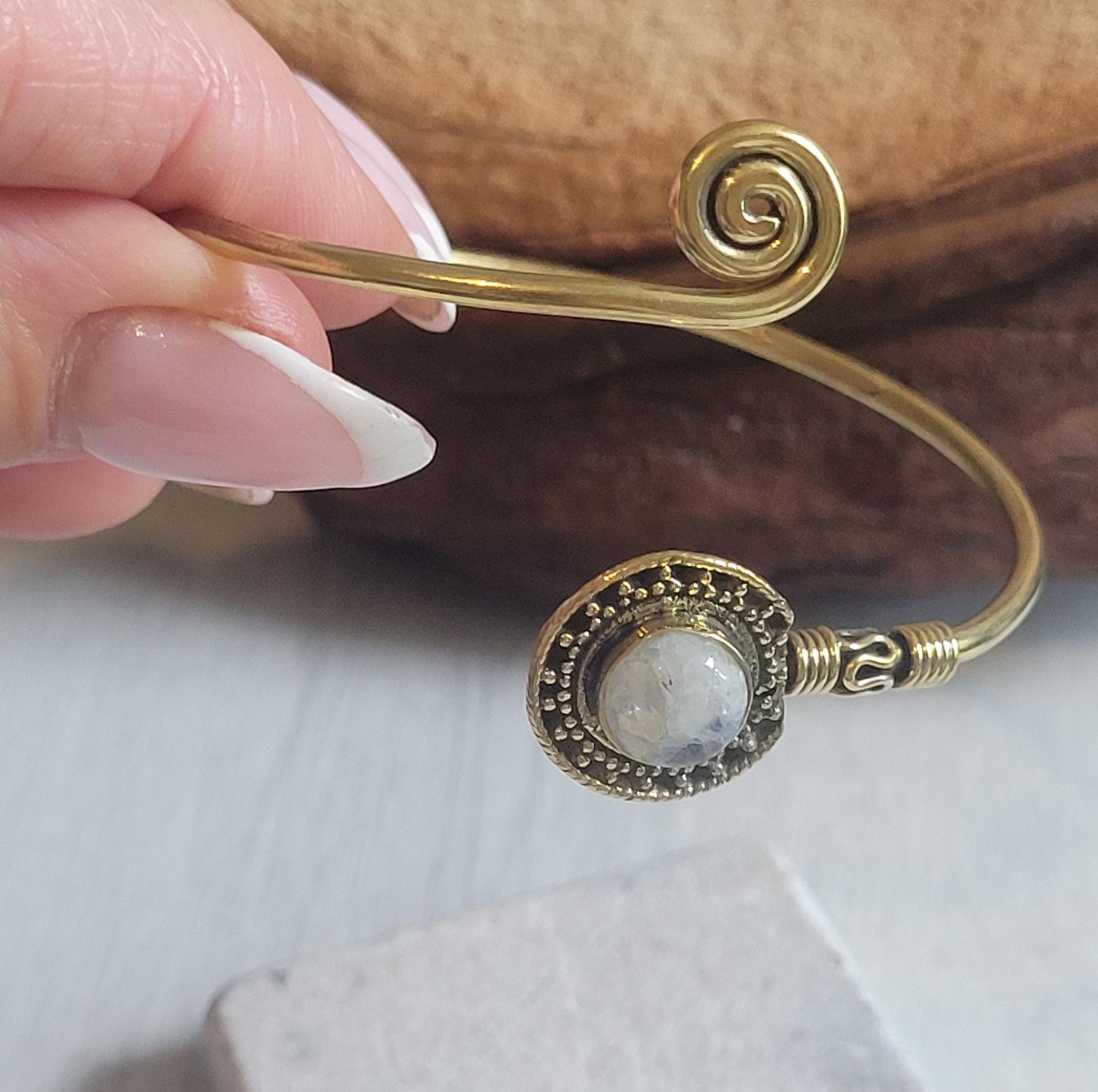 Golden bracelet / Adjustable bangle / Detailed bracelet / Elegant / Pretty / Gift