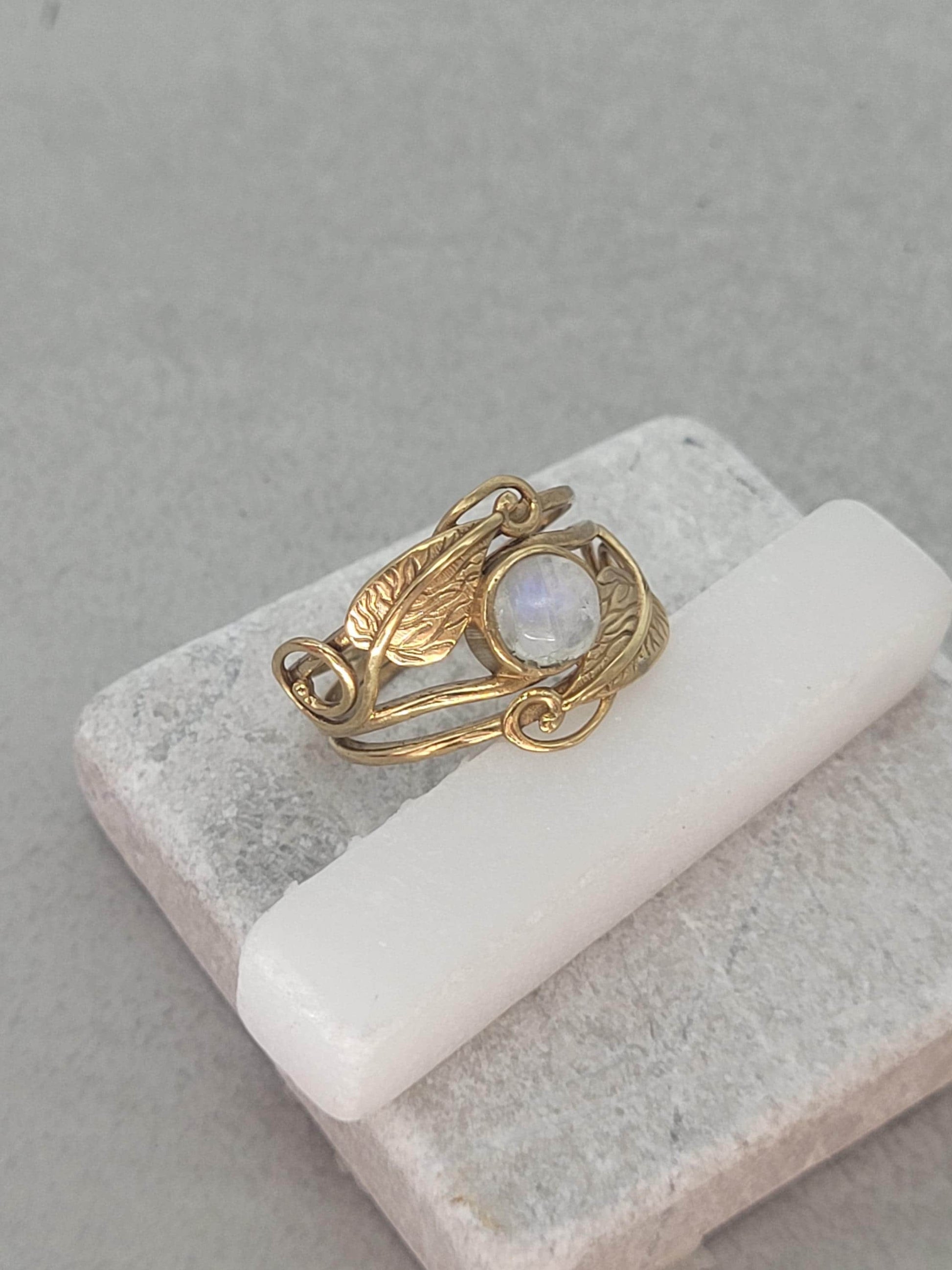 Gold feather ring / Statement / Gift / Ethnic / Elegant / Brass jewellery / Pretty / Gift idea / Detailed ring