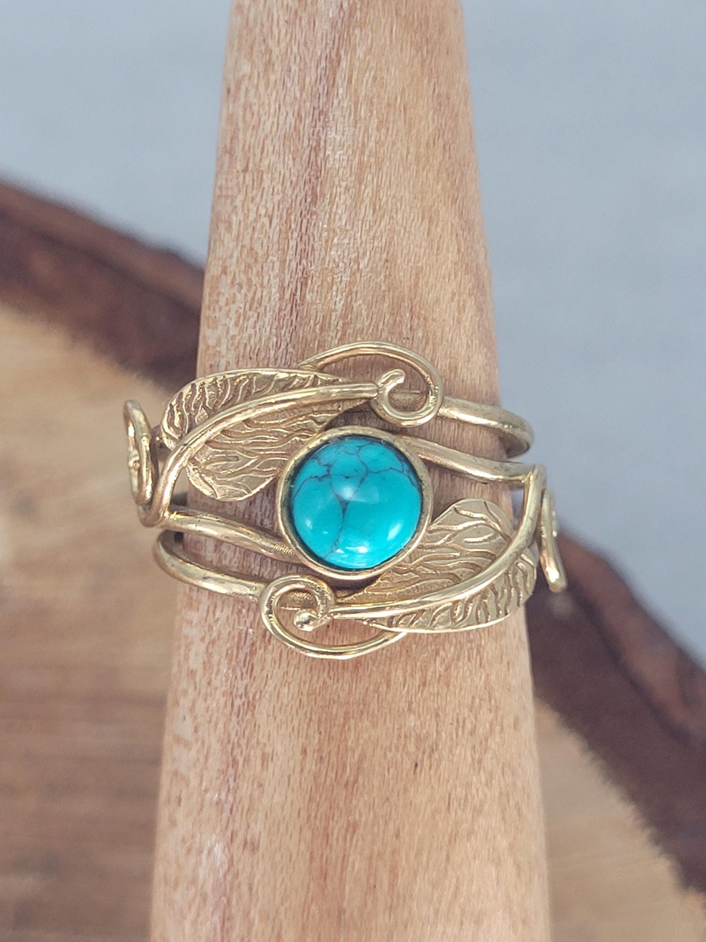 Gold feather ring / Statement / Gift / Ethnic / Elegant / Brass jewellery / Pretty / Gift idea / Detailed ring