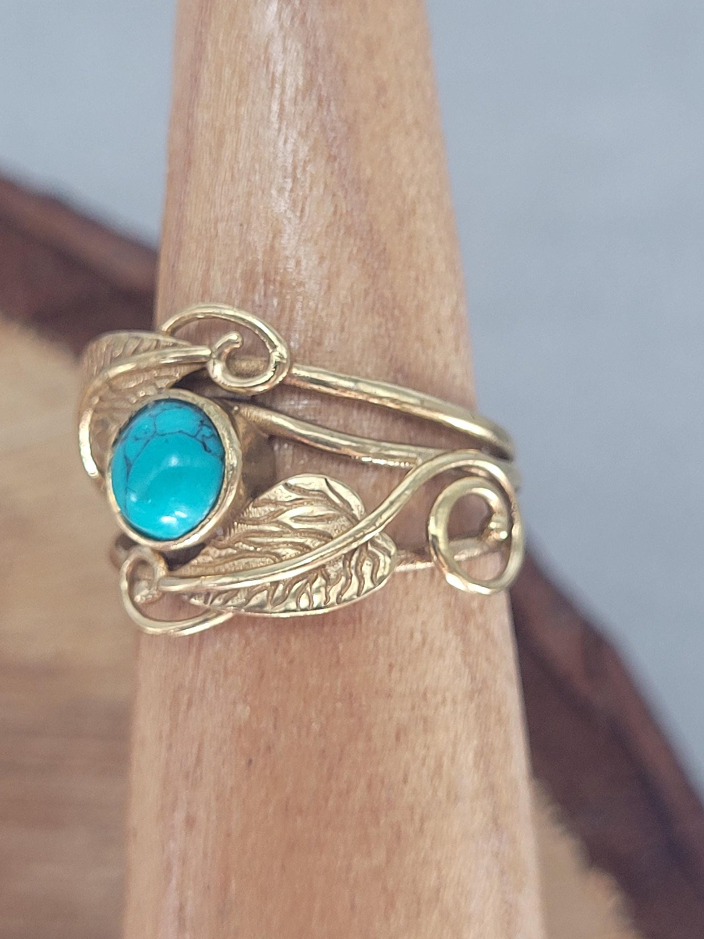 Gold feather ring / Statement / Gift / Ethnic / Elegant / Brass jewellery / Pretty / Gift idea / Detailed ring