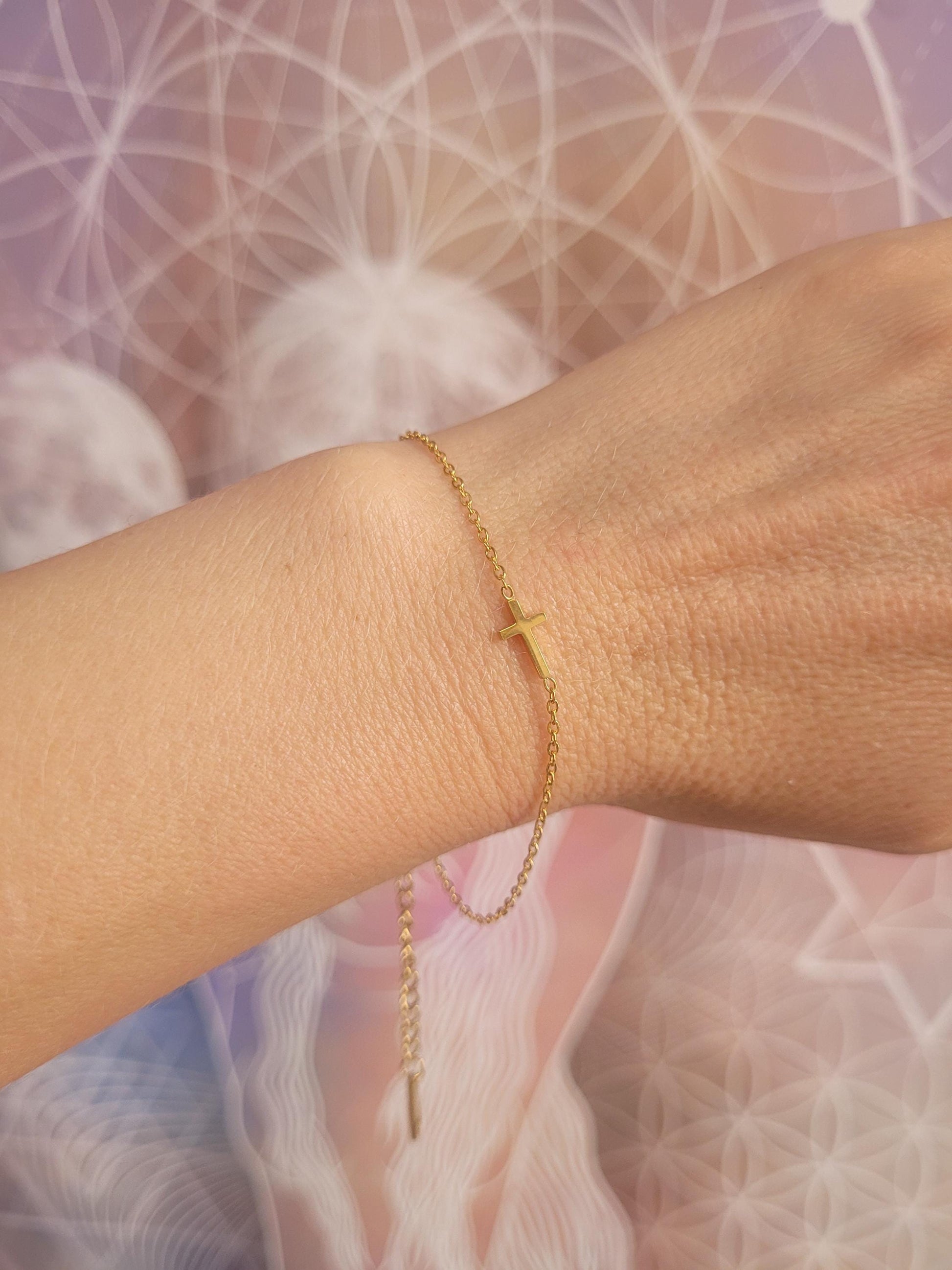 18k gold Cross bracelet / Gold / Cross pendant / Layer bracelet / Chain / Gift ideas / Minimal / Minimalist