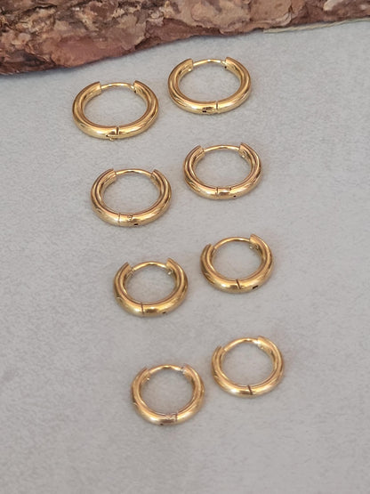 Minimalist 18k gold hoops / Huggie hoops / Plated hoops / Gift / Minimal / everyday wear / Cute / Elegant