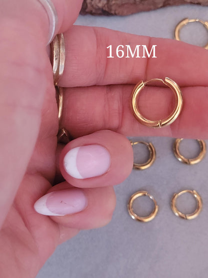 Minimalist 18k gold hoops / Huggie hoops / Plated hoops / Gift / Minimal / everyday wear / Cute / Elegant