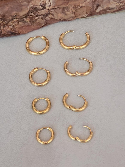 Minimalist 18k gold hoops / Huggie hoops / Plated hoops / Gift / Minimal / everyday wear / Cute / Elegant