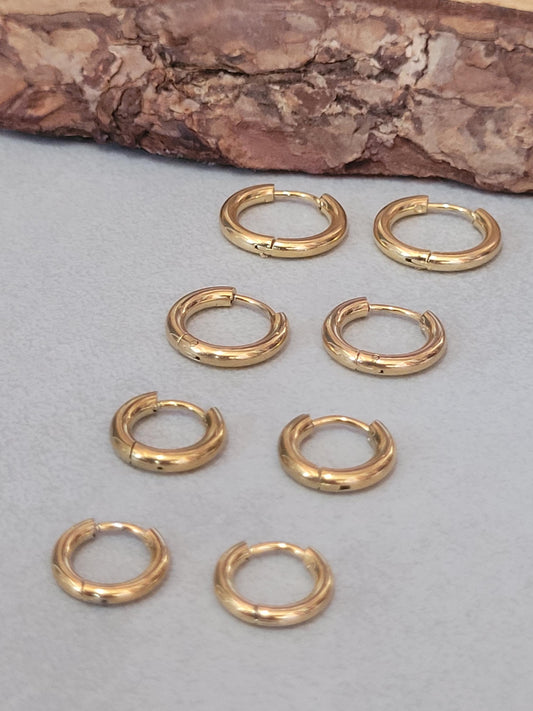 Minimalist 18k gold hoops / Huggie hoops / Plated hoops / Gift / Minimal / everyday wear / Cute / Elegant