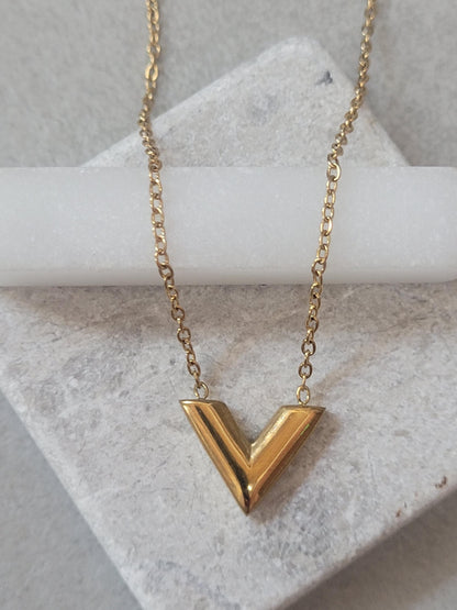 Simple Golden necklace / Minimal / Minimalist / Layer necklace / Gold / Golden/ Gift / Cute / Pretty