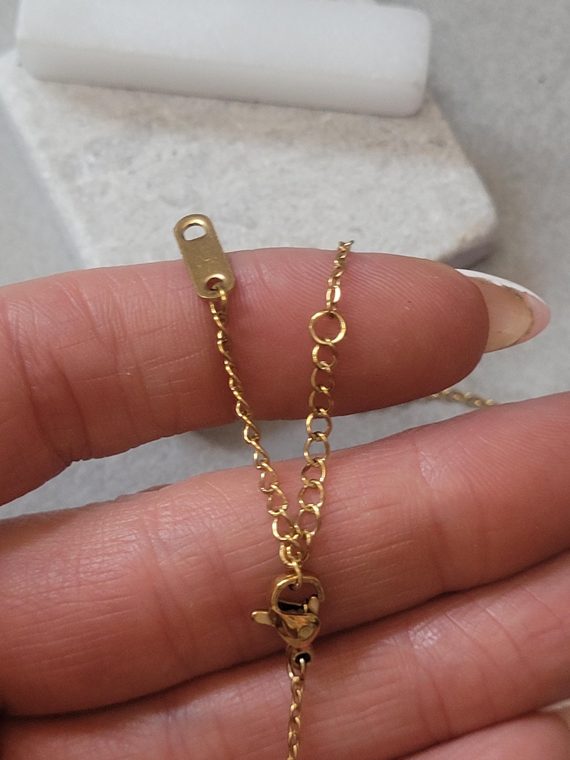 Simple Golden necklace / Minimal / Minimalist / Layer necklace / Gold / Golden/ Gift / Cute / Pretty
