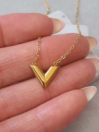 Simple Golden necklace / Minimal / Minimalist / Layer necklace / Gold / Golden/ Gift / Cute / Pretty