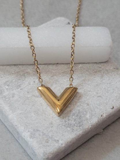 Simple Golden necklace / Minimal / Minimalist / Layer necklace / Gold / Golden/ Gift / Cute / Pretty