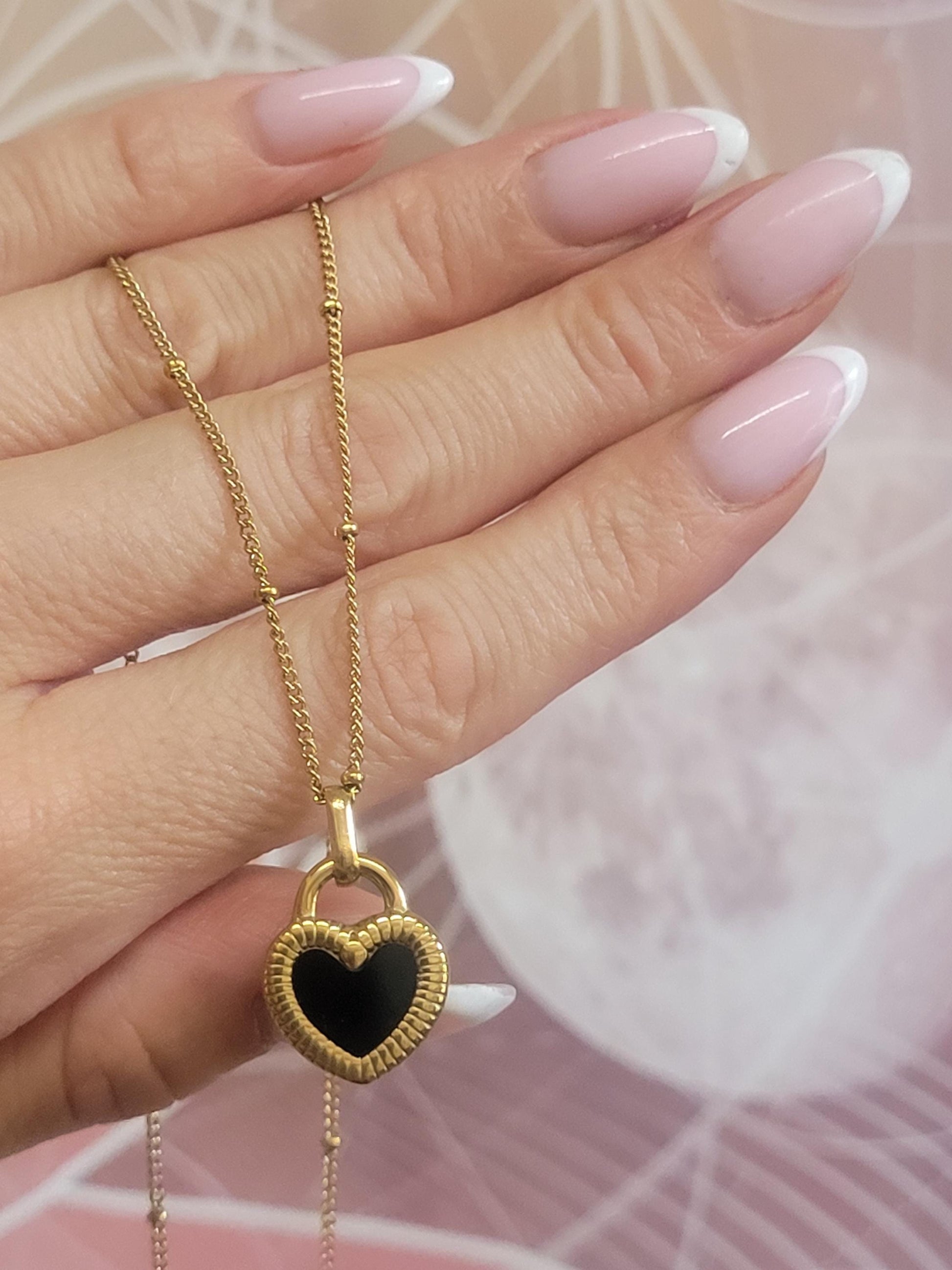 Simple Golden heart necklace / Minimal / Minimalist / Layer necklace / Gold / Golden/ Gift / Cute / Pretty