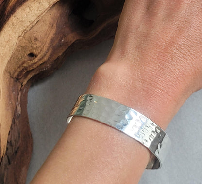 Silver hammered bracelet / Cuff / Simple band bracelet / Adjustable / Hammered jewellery / Statement piece / Gift