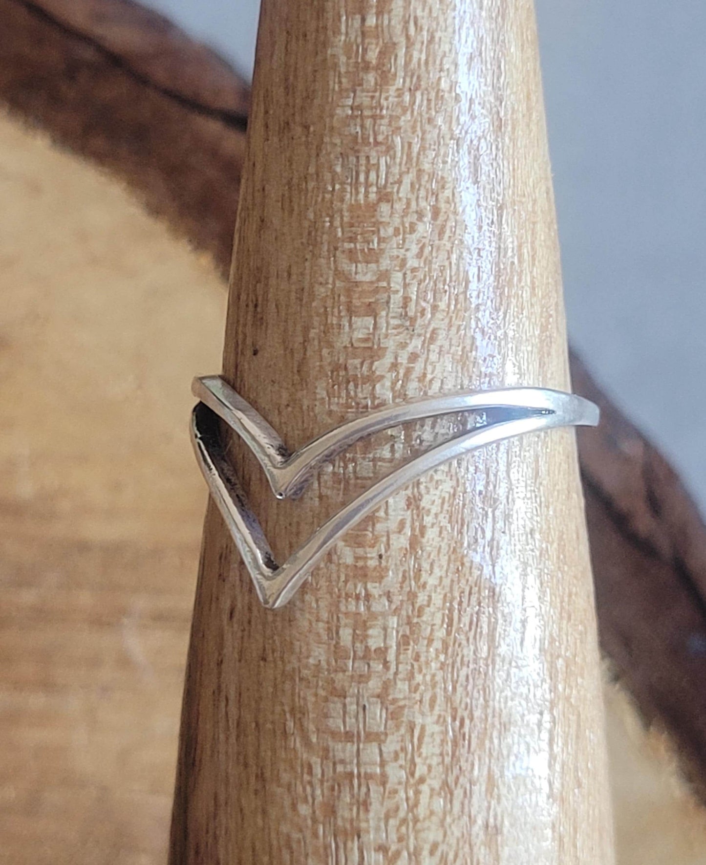 Simple silver ring / Classic ring / Gift / Timeless / Minimal / Minimalist / Pretty / Everyday wear / Point ring / Thumb ring