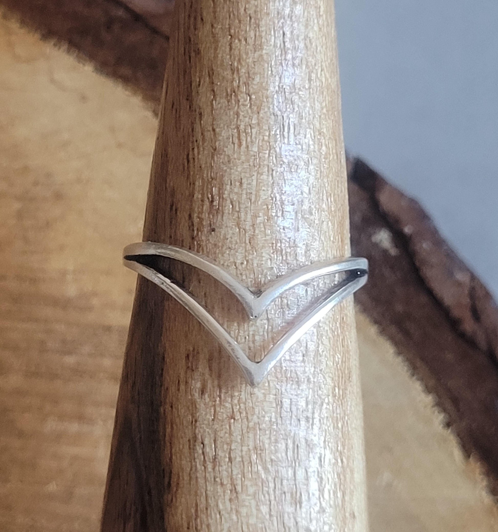 Simple silver ring / Classic ring / Gift / Timeless / Minimal / Minimalist / Pretty / Everyday wear / Point ring / Thumb ring