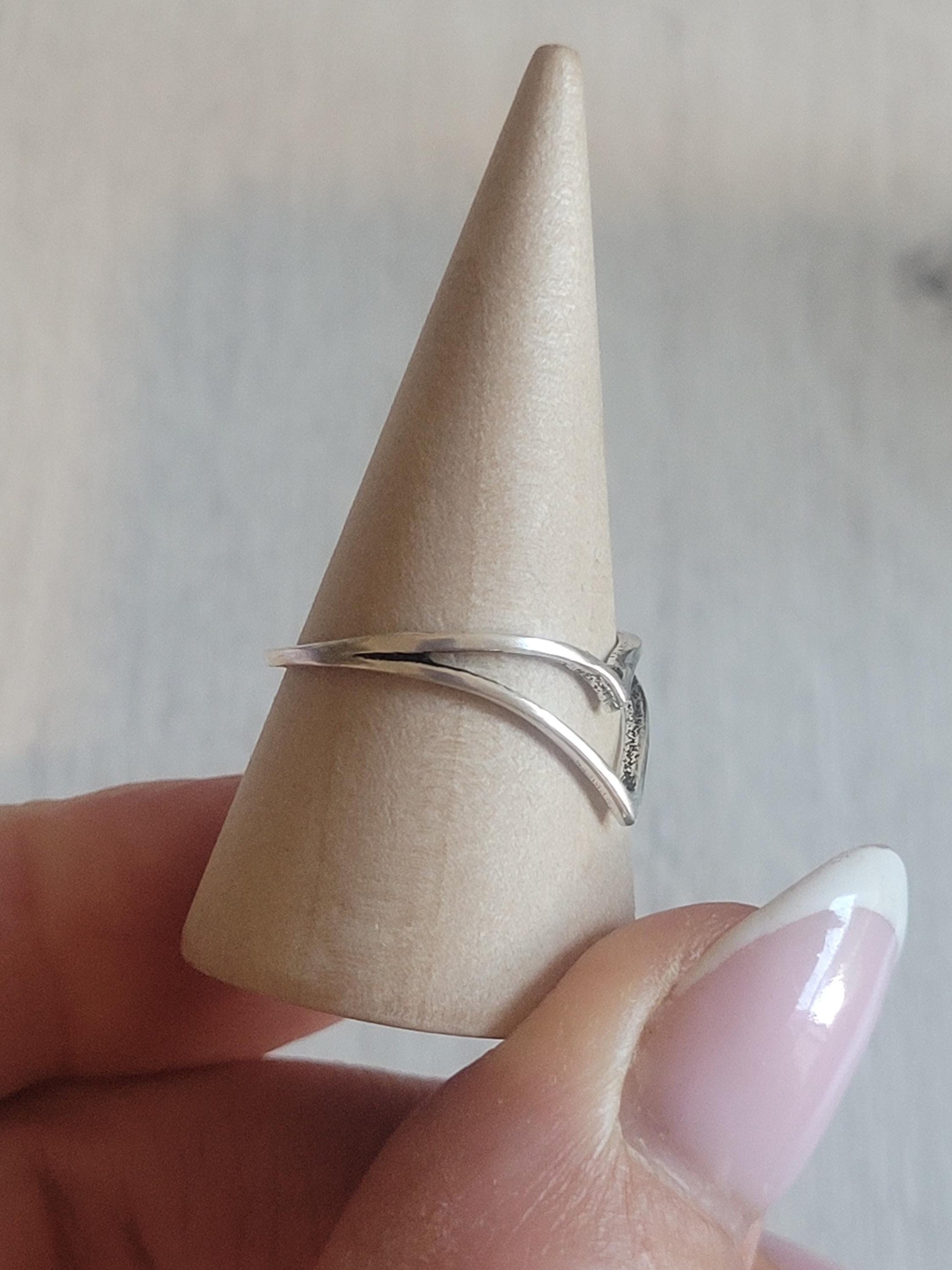 Simple silver ring / Classic ring / Gift / Timeless / Minimal / Minimalist / Pretty / Everyday wear / Point ring / Thumb ring