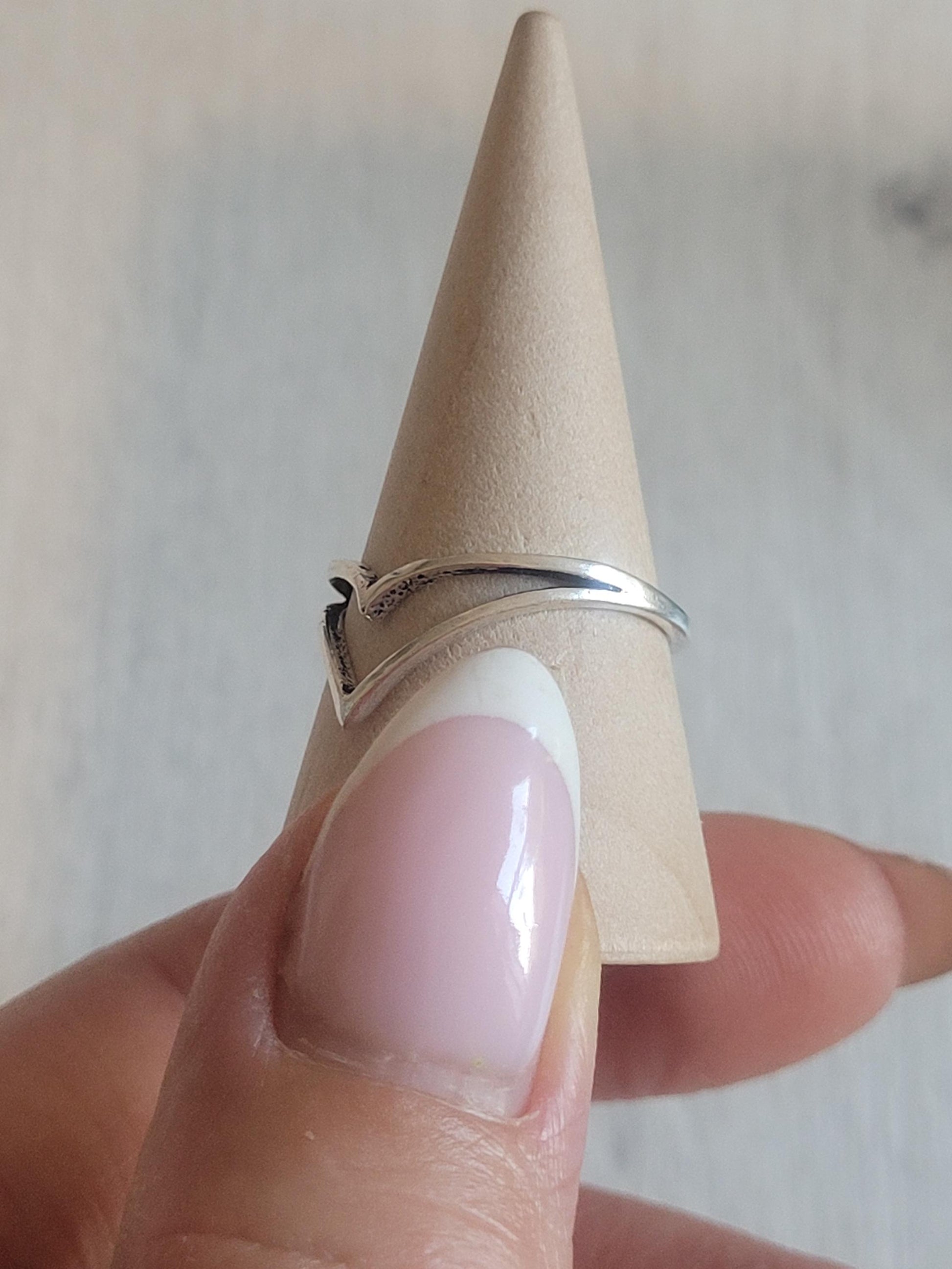 Simple silver ring / Classic ring / Gift / Timeless / Minimal / Minimalist / Pretty / Everyday wear / Point ring / Thumb ring