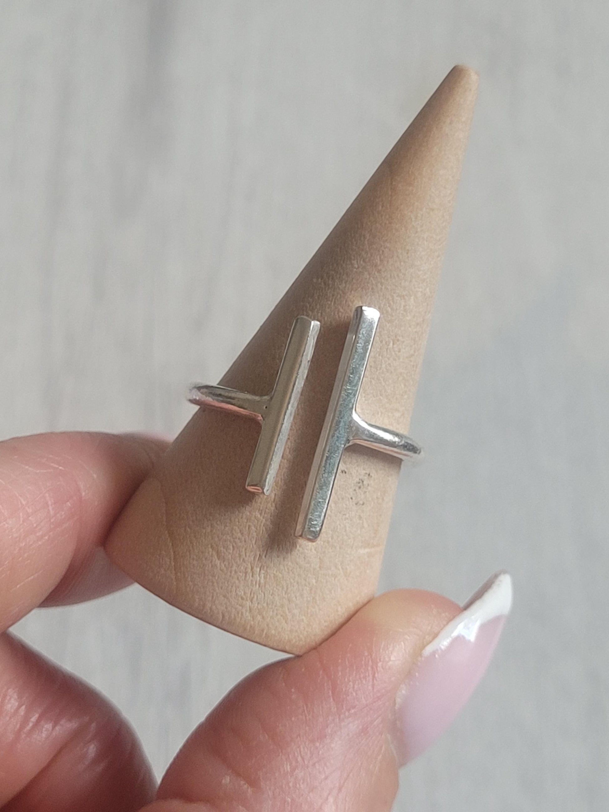 T-bone silver ring / Simple / Silver jewellery/ Minimal / Minimalist / Gift / Pretty / Simplicity