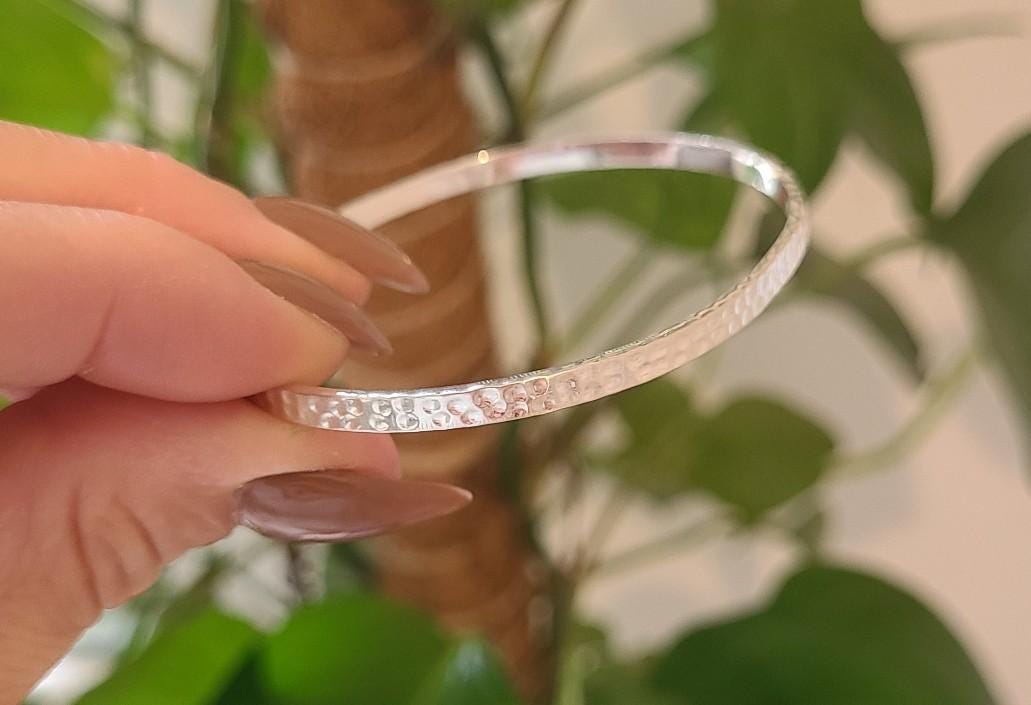 Silver hammered bracelet / Hammered jewellery / Adjustable / Simple bracelet / Minimal / Gift / Stackable bracelet