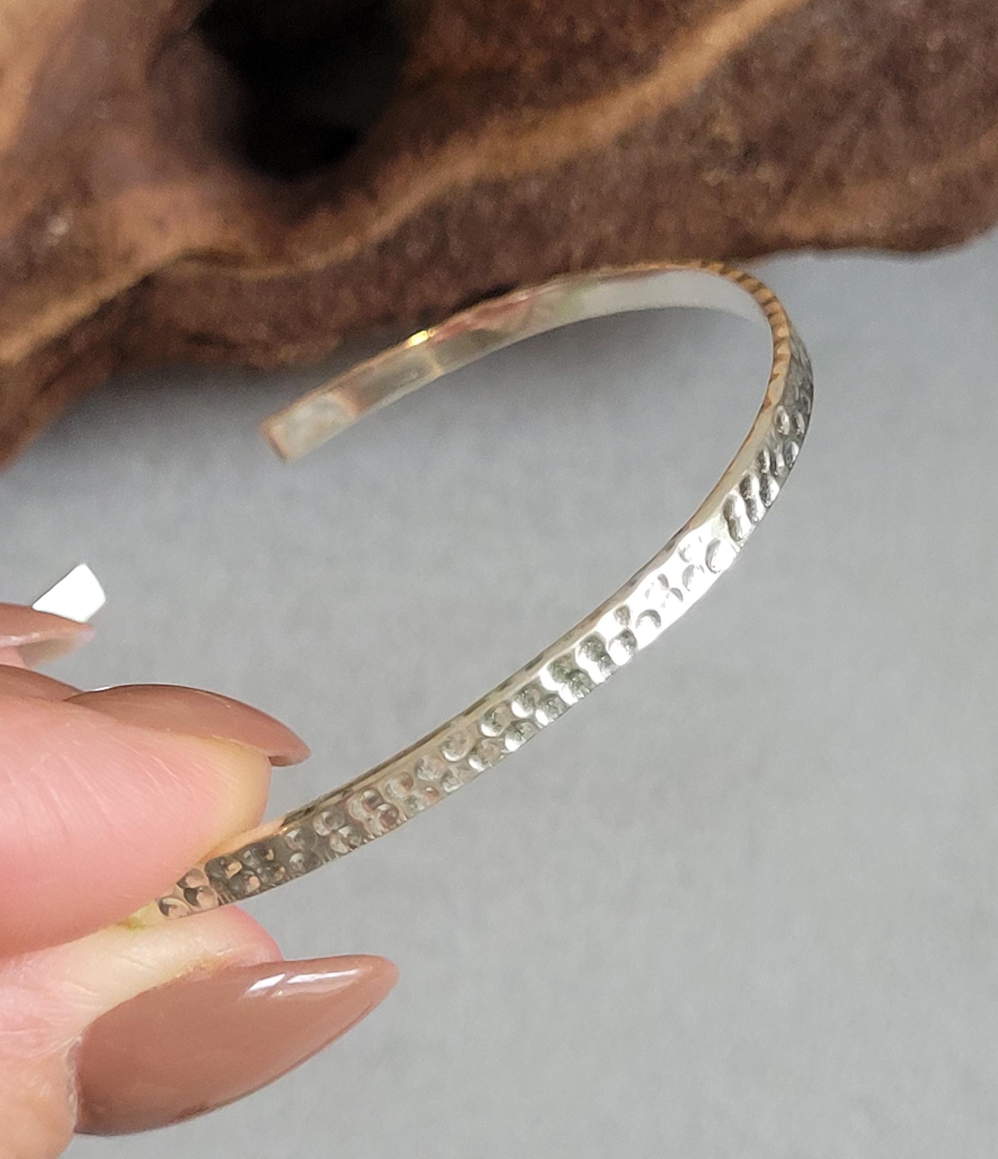 Silver hammered bracelet / Hammered jewellery / Adjustable / Simple bracelet / Minimal / Gift / Stackable bracelet