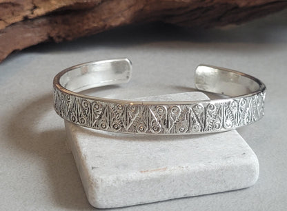 Silver bracelet / Detailed bracelet / Bangle Cuff / Simple / Minimal / Minimalist jewellery / Gift / Ethnic / Unisex bracelet / Band