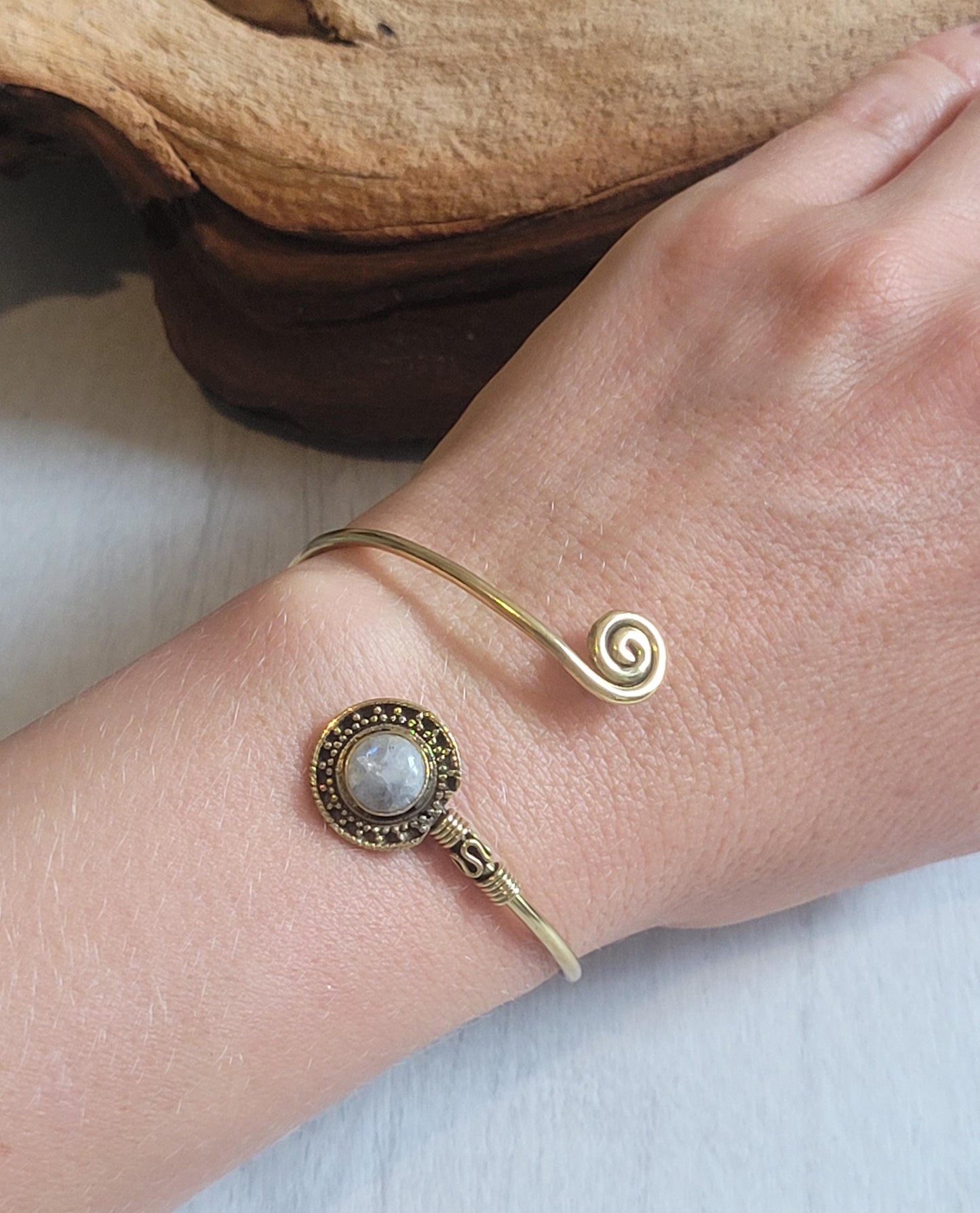 Golden bracelet / Adjustable bangle / Detailed bracelet / Elegant / Pretty / Gift