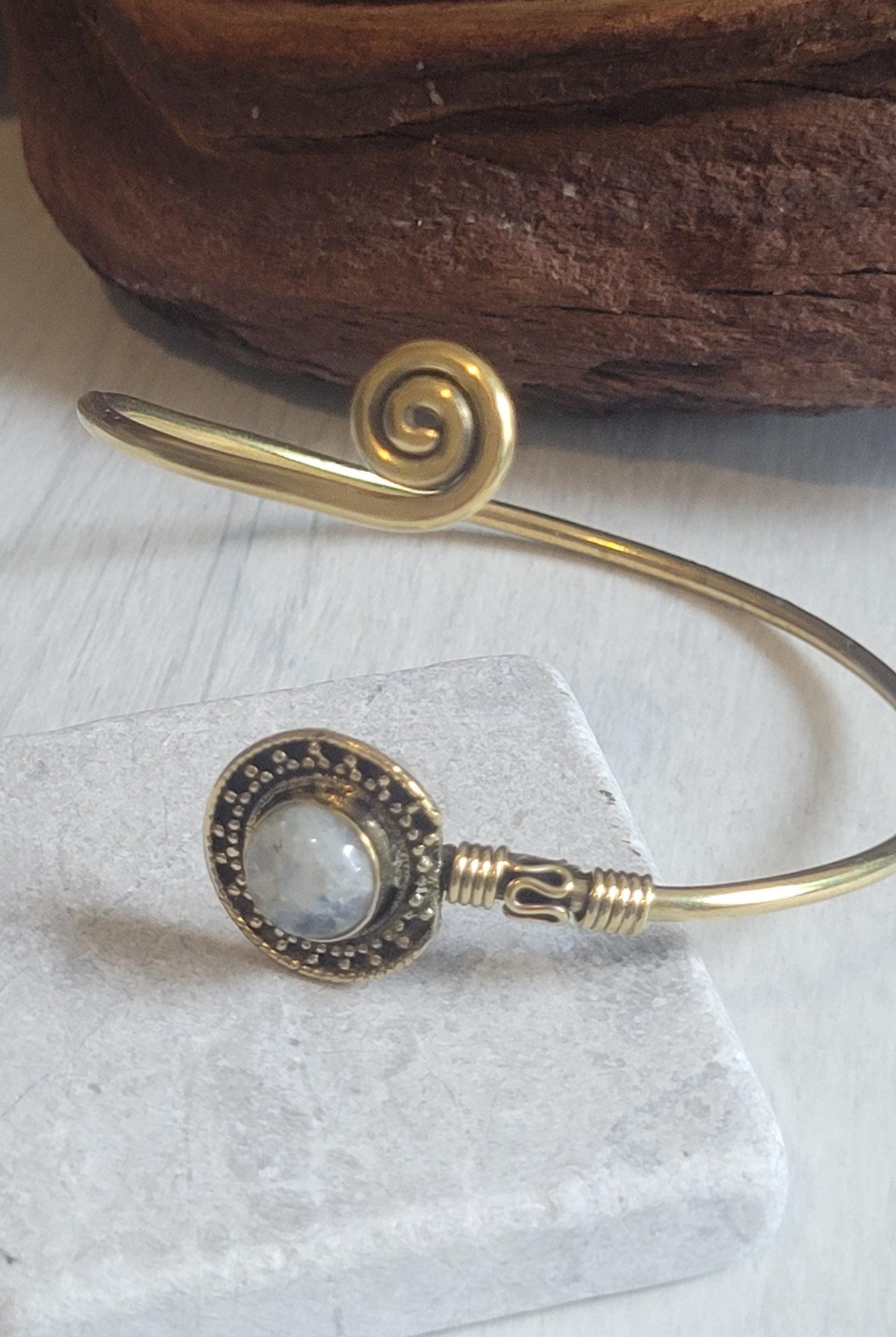Golden bracelet / Adjustable bangle / Detailed bracelet / Elegant / Pretty / Gift