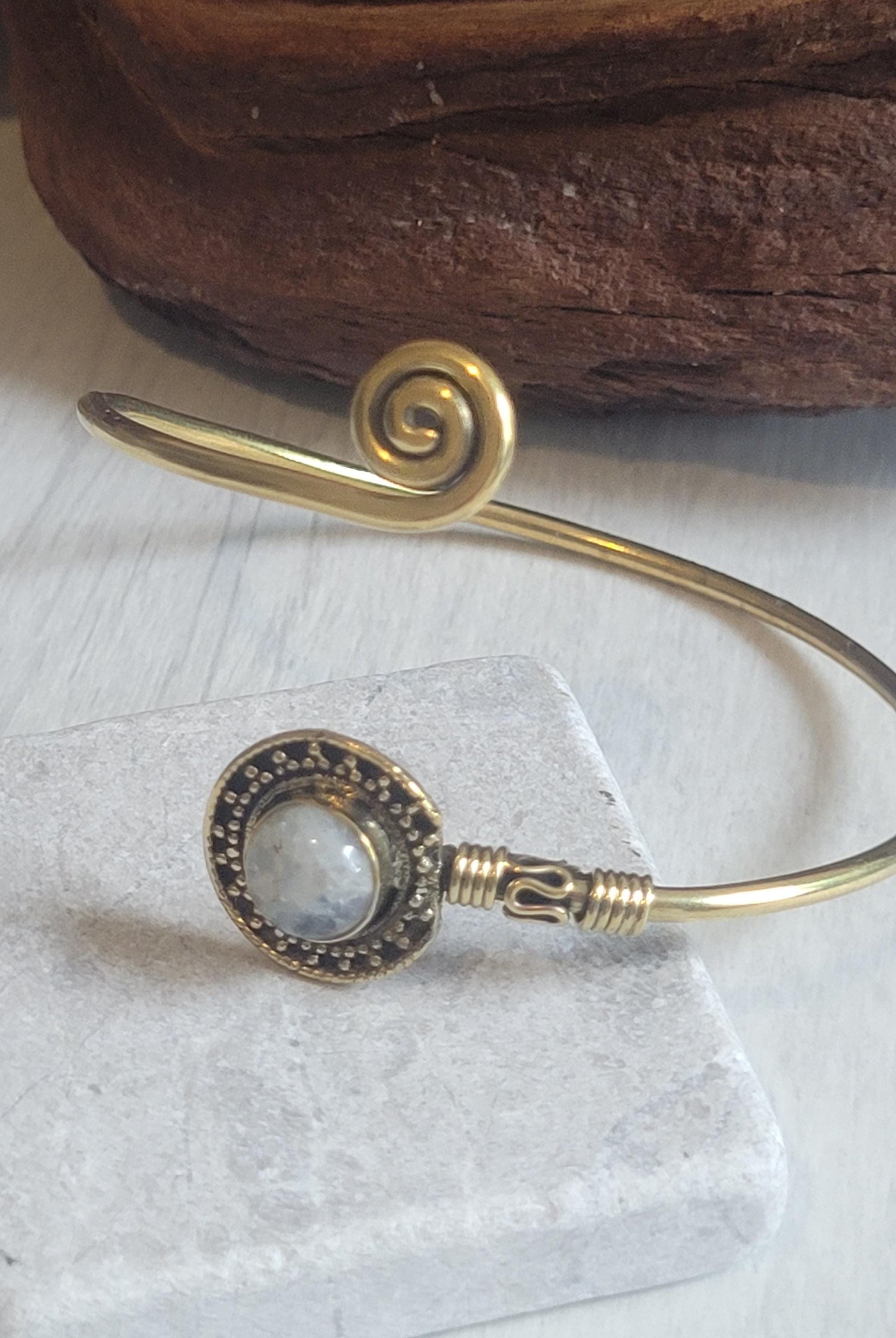 Golden bracelet / Adjustable bangle / Detailed bracelet / Elegant / Pretty / Gift