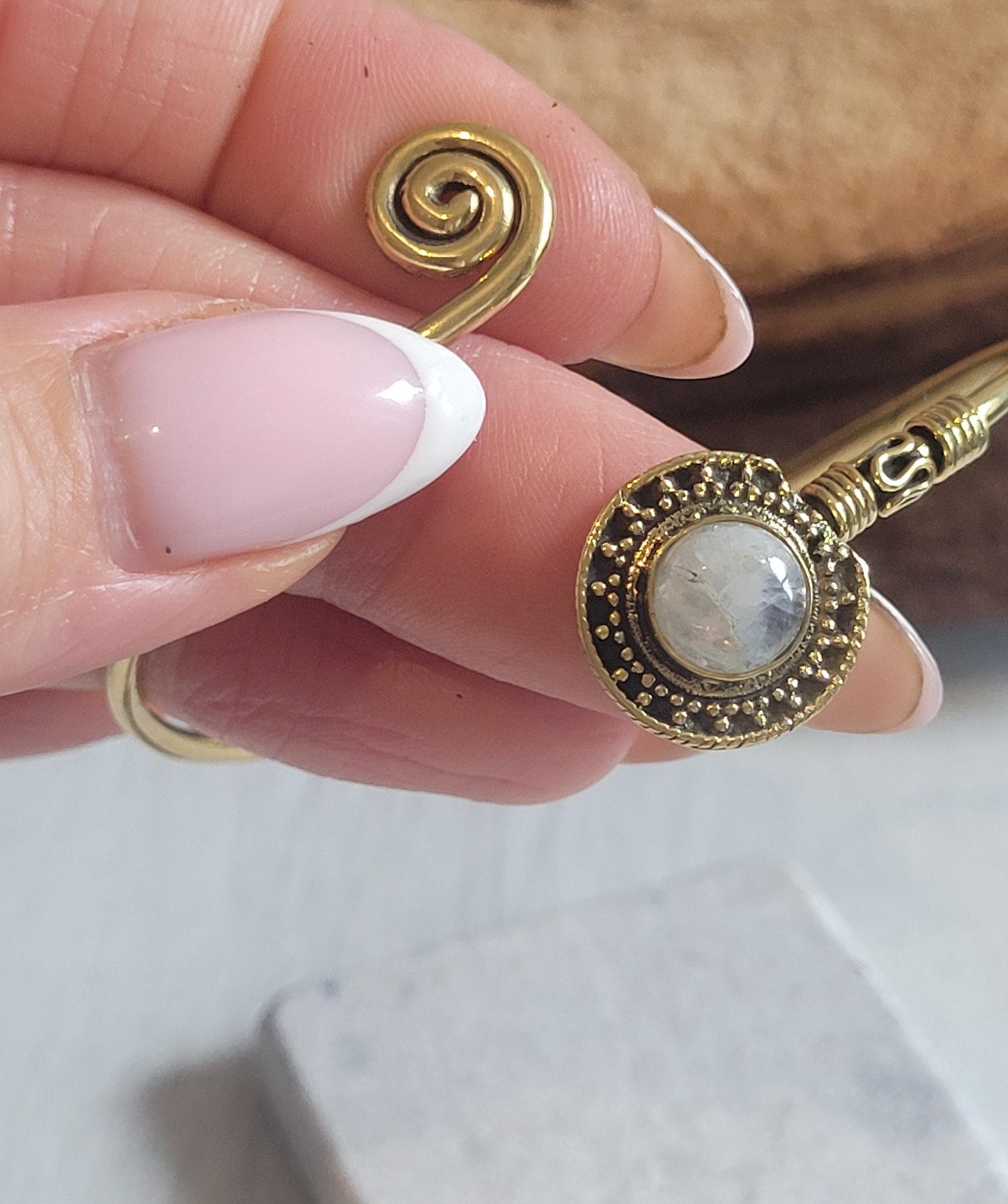 Golden bracelet / Adjustable bangle / Detailed bracelet / Elegant / Pretty / Gift