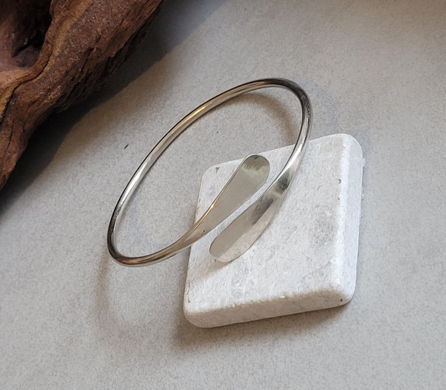 Silver bracelet / Hammered jewellery / Adjustable / Simple bracelet / Minimal / Gift / Simple / Minimalist / Pretty