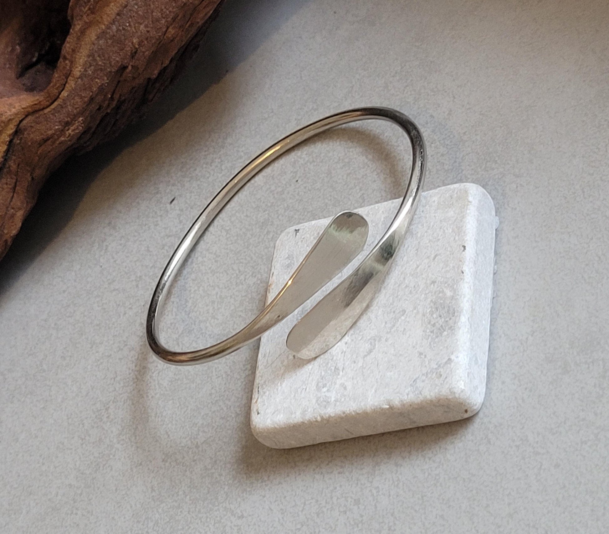 Silver bracelet / Hammered jewellery / Adjustable / Simple bracelet / Minimal / Gift / Simple / Minimalist / Pretty