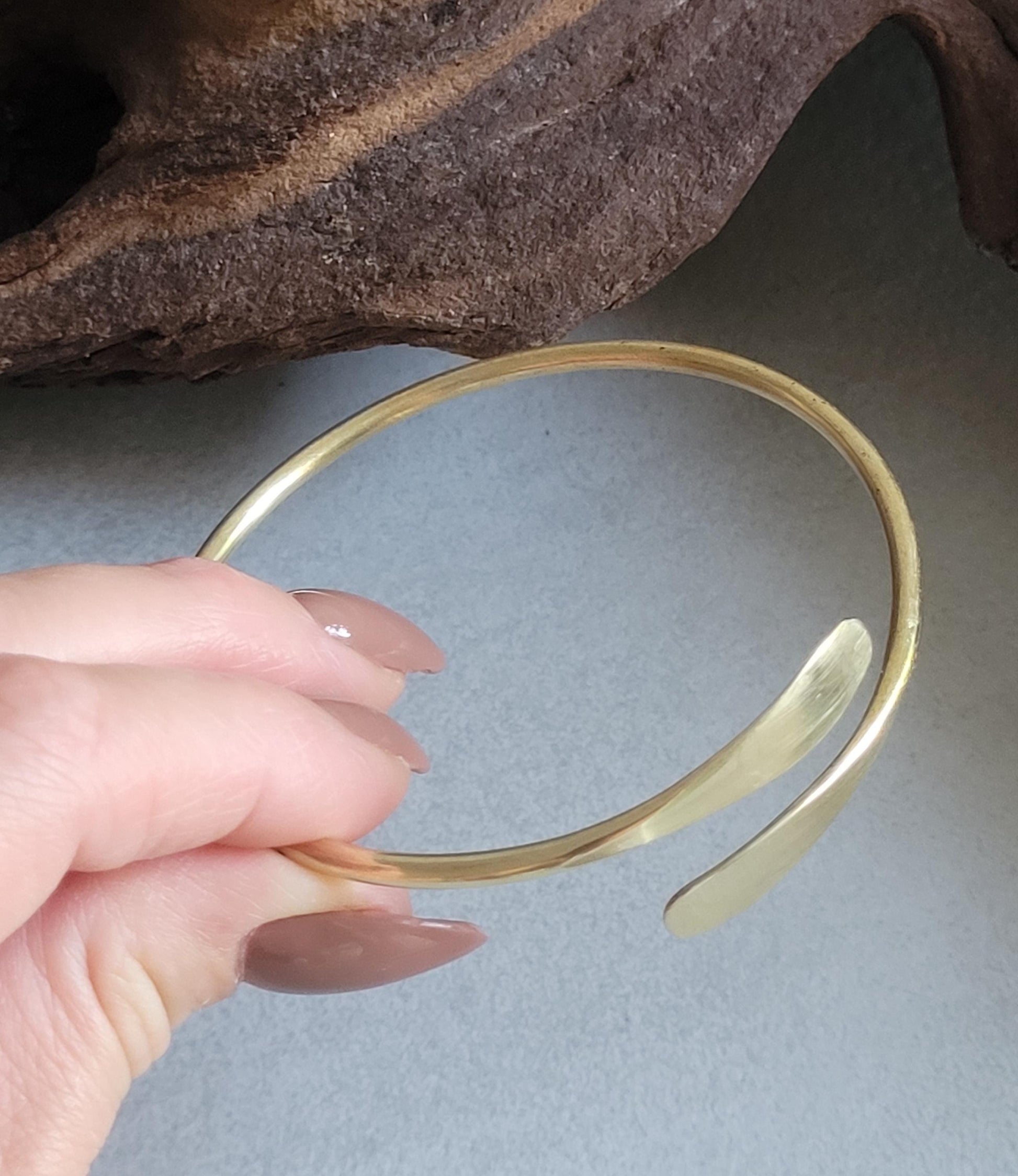 Golden bracelet / Hammered jewellery / Adjustable / Simple bracelet / Minimal / Gift / Simple / Minimalist / Pretty / Brass