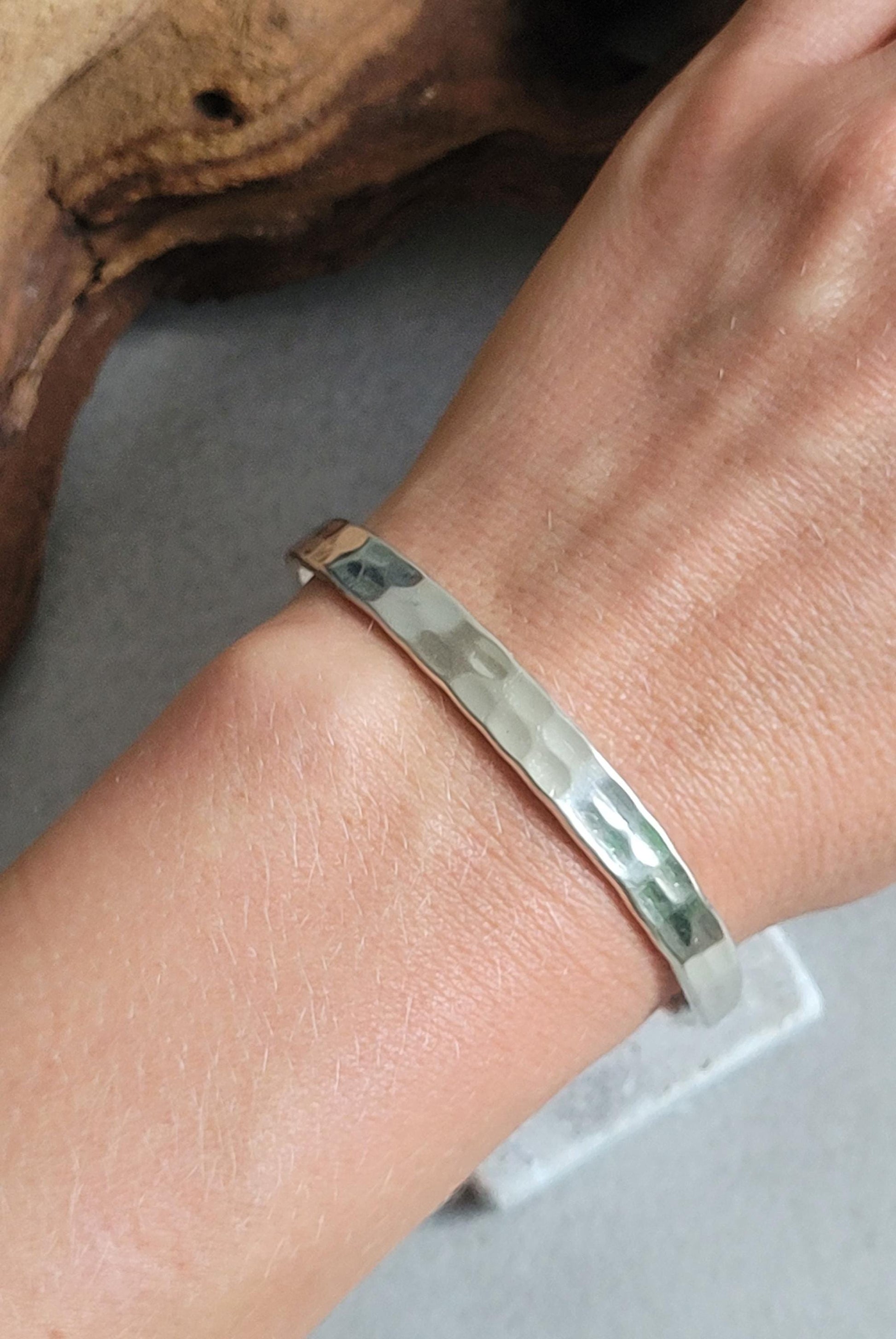 Silver bracelet / Hammered jewellery / Adjustable / Simple bracelet / Minimal / Gift / Simple / Minimalist /