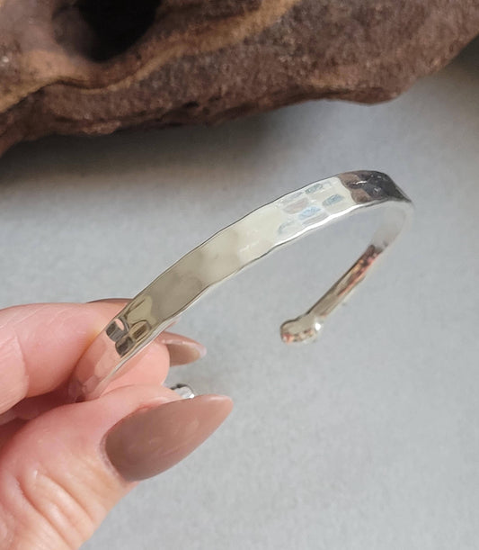 Silver bracelet / Hammered jewellery / Adjustable / Simple bracelet / Minimal / Gift / Simple / Minimalist /
