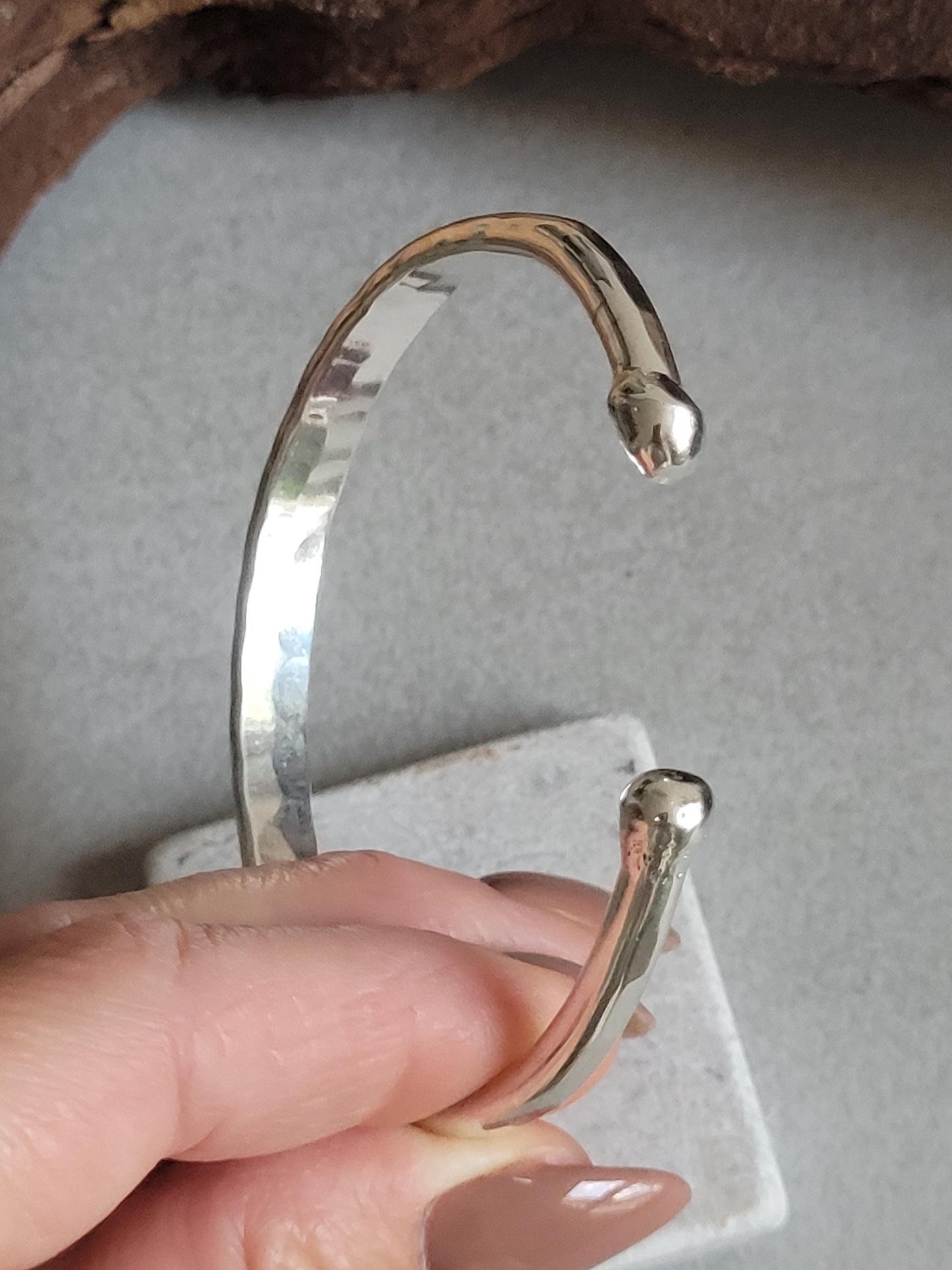 Silver bracelet / Hammered jewellery / Adjustable / Simple bracelet / Minimal / Gift / Simple / Minimalist /