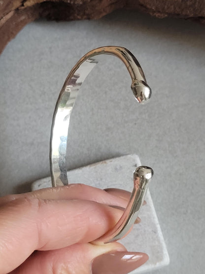 Silver bracelet / Hammered jewellery / Adjustable / Simple bracelet / Minimal / Gift / Simple / Minimalist /