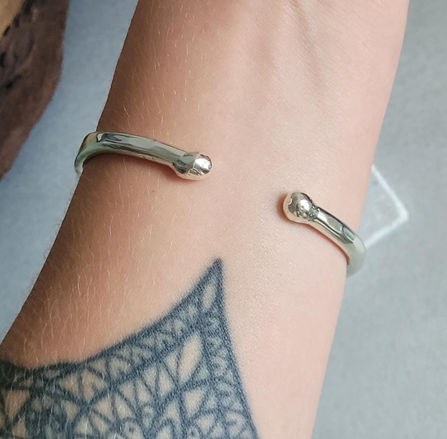 Silver bracelet / Hammered jewellery / Adjustable / Simple bracelet / Minimal / Gift / Simple / Minimalist /