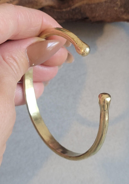 Gold bracelet / Hammered jewellery / Adjustable / Simple bracelet / Minimal / Gift / Simple / Minimalist / Pretty / Brass / Golden
