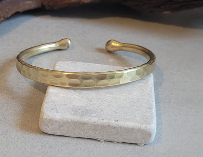 Gold bracelet / Hammered jewellery / Adjustable / Simple bracelet / Minimal / Gift / Simple / Minimalist / Pretty / Brass / Golden