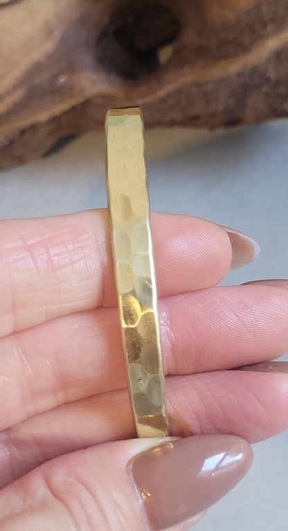 Gold bracelet / Hammered jewellery / Adjustable / Simple bracelet / Minimal / Gift / Simple / Minimalist / Pretty / Brass / Golden