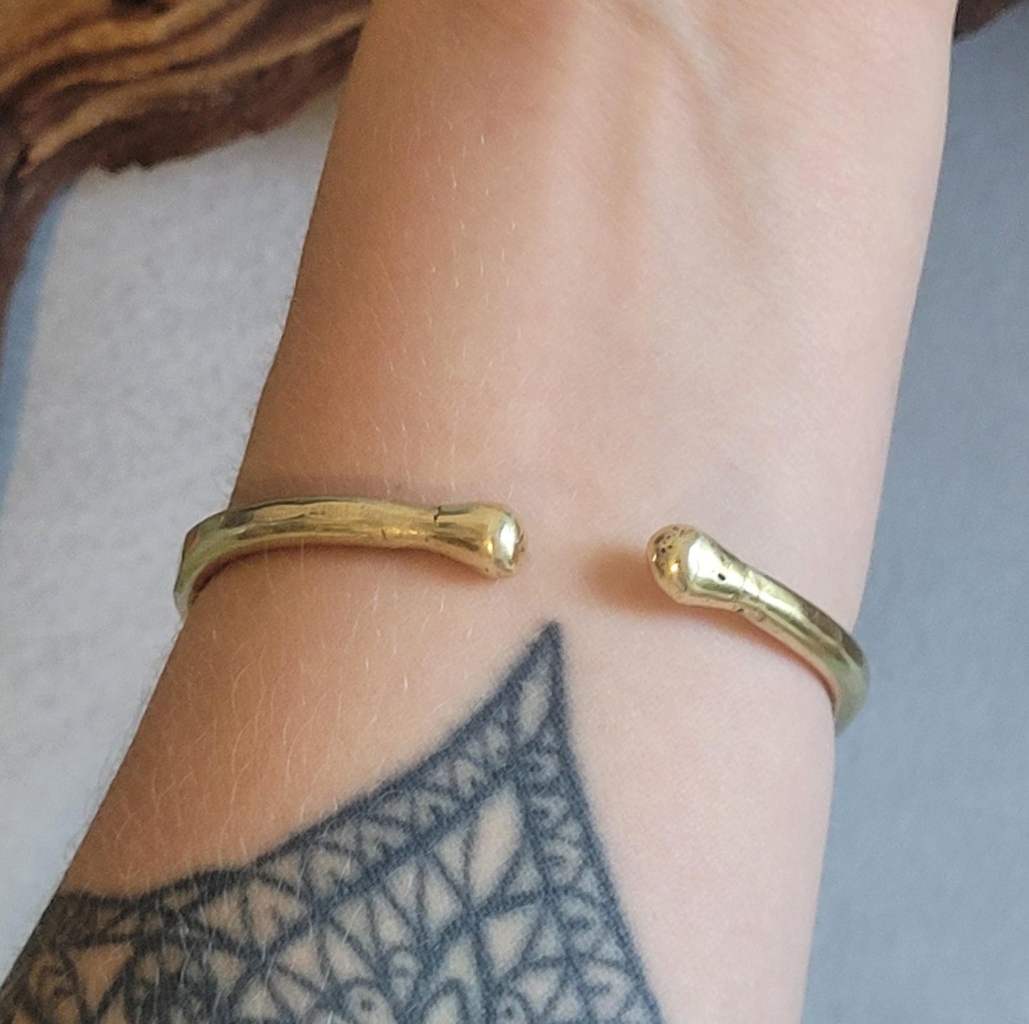 Gold bracelet / Hammered jewellery / Adjustable / Simple bracelet / Minimal / Gift / Simple / Minimalist / Pretty / Brass / Golden