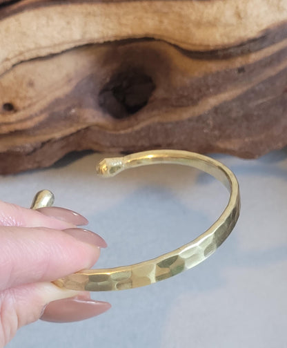 Gold bracelet / Hammered jewellery / Adjustable / Simple bracelet / Minimal / Gift / Simple / Minimalist / Pretty / Brass / Golden