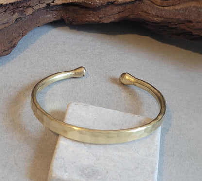 Gold bracelet / Hammered jewellery / Adjustable / Simple bracelet / Minimal / Gift / Simple / Minimalist / Pretty / Brass / Golden