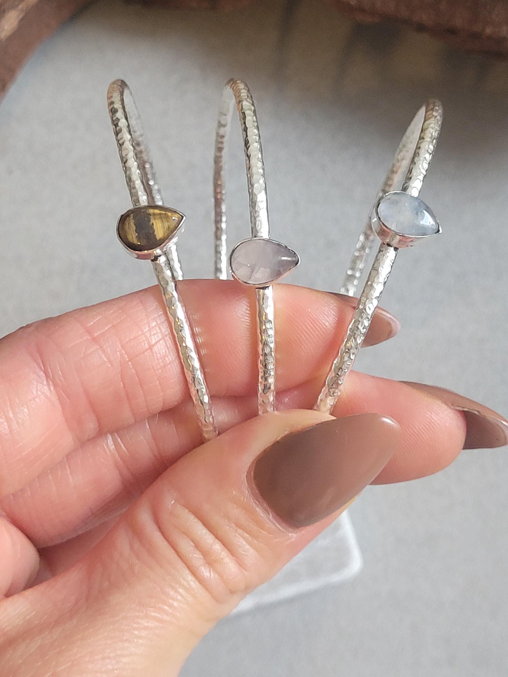 Silver bangle with a stone center / Silver bracelet / Bracelet / Silver / Cute/ Boho / Minimal / Minimalist / Minimal / Elegant / Stackable