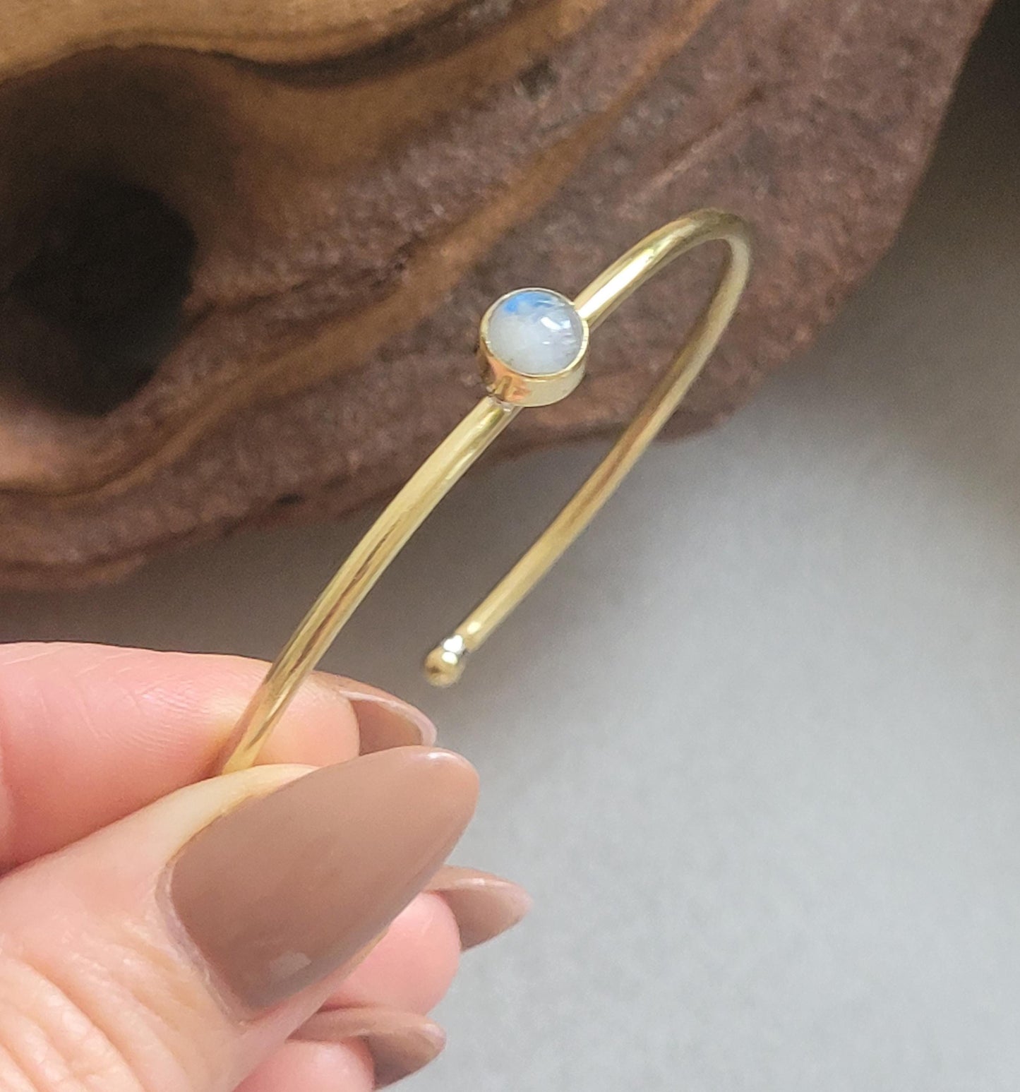 Brass bangle with Labradorite / Gold bracelet / Bracelet / Golden / Brass / Boho / Minimal / Minimalist / Minimal / Elegant / Stackable